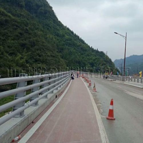 防撞護(hù)欄