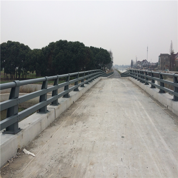 橋梁護欄，橋梁欄桿