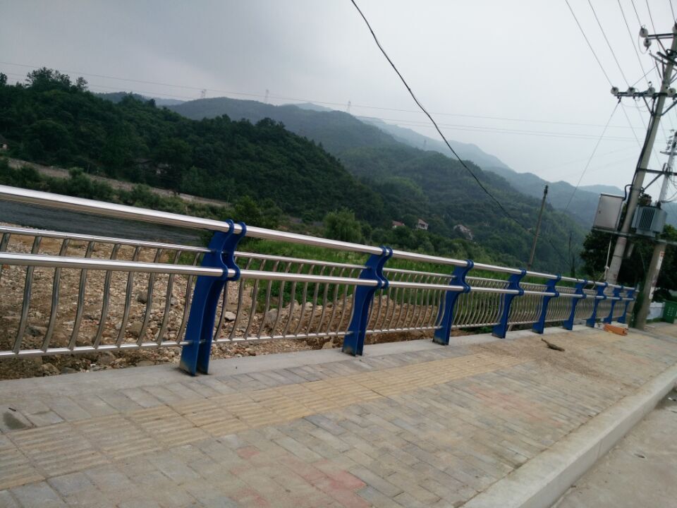 橋梁護欄，橋梁欄桿